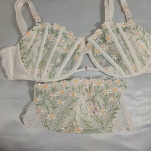 Victoria’s Secret daisy set